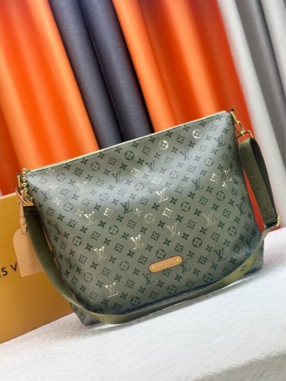 NWT - Louis Vuitton Authentic Bag